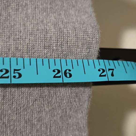 Everlane 100% Human Sweatshirt - Picture 7 of 7